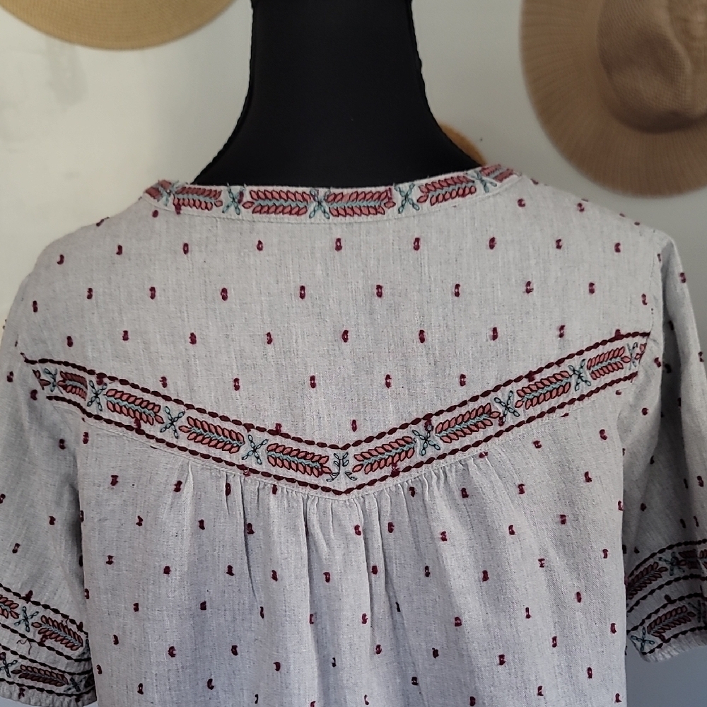 Bob Timberlake Light Gray Blouse with Red and Blue Embroidery - Picture 7 of 8